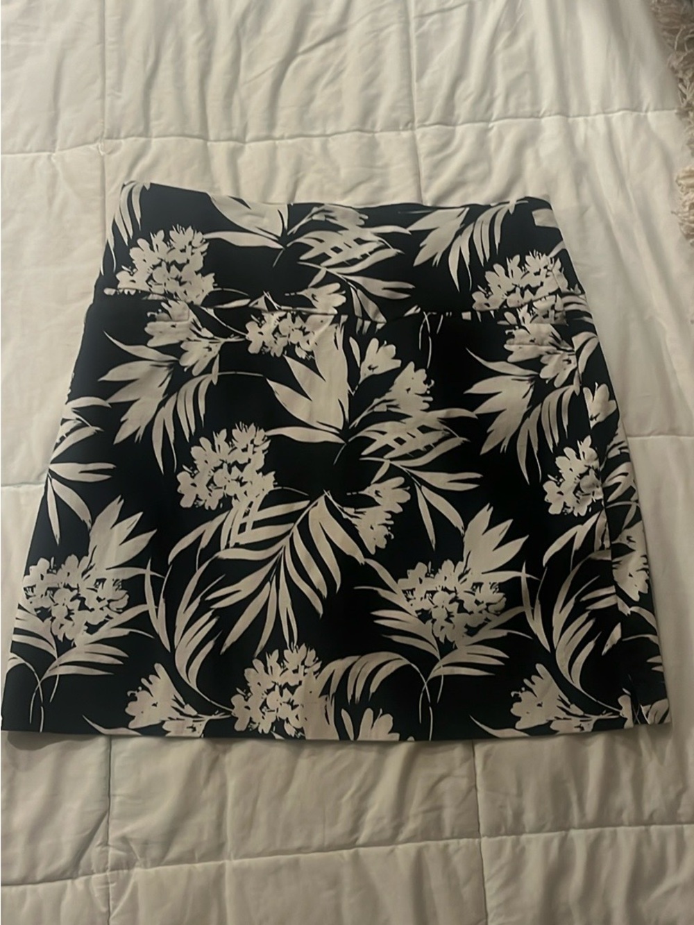 SC& C sz M Like new skort & White Tropical Print